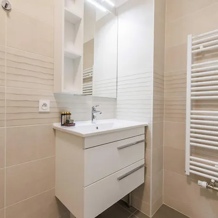 Charming With Balcony - - Mobility Lease * Clichy