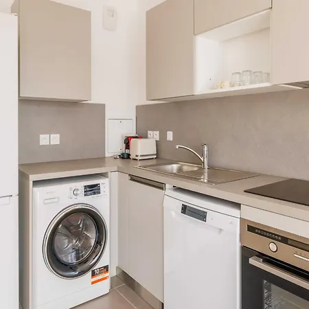 Charming With Balcony - - Mobility Lease Apartamento *
