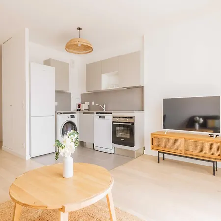Charming With Balcony - - Mobility Lease Clichy