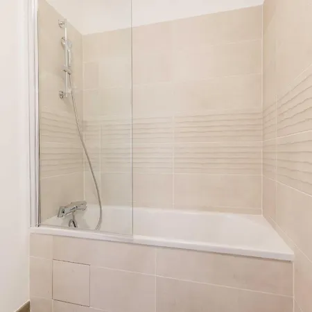 Charming With Balcony - - Mobility Lease Apartamento *