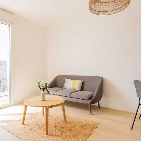 Apartamento Charming With Balcony - - Mobility Lease *