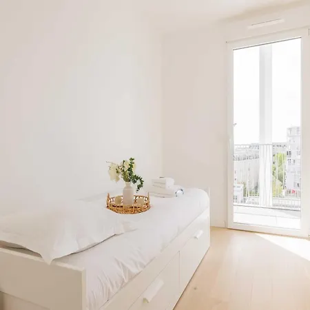 Charming With Balcony - - Mobility Lease Apartamento *